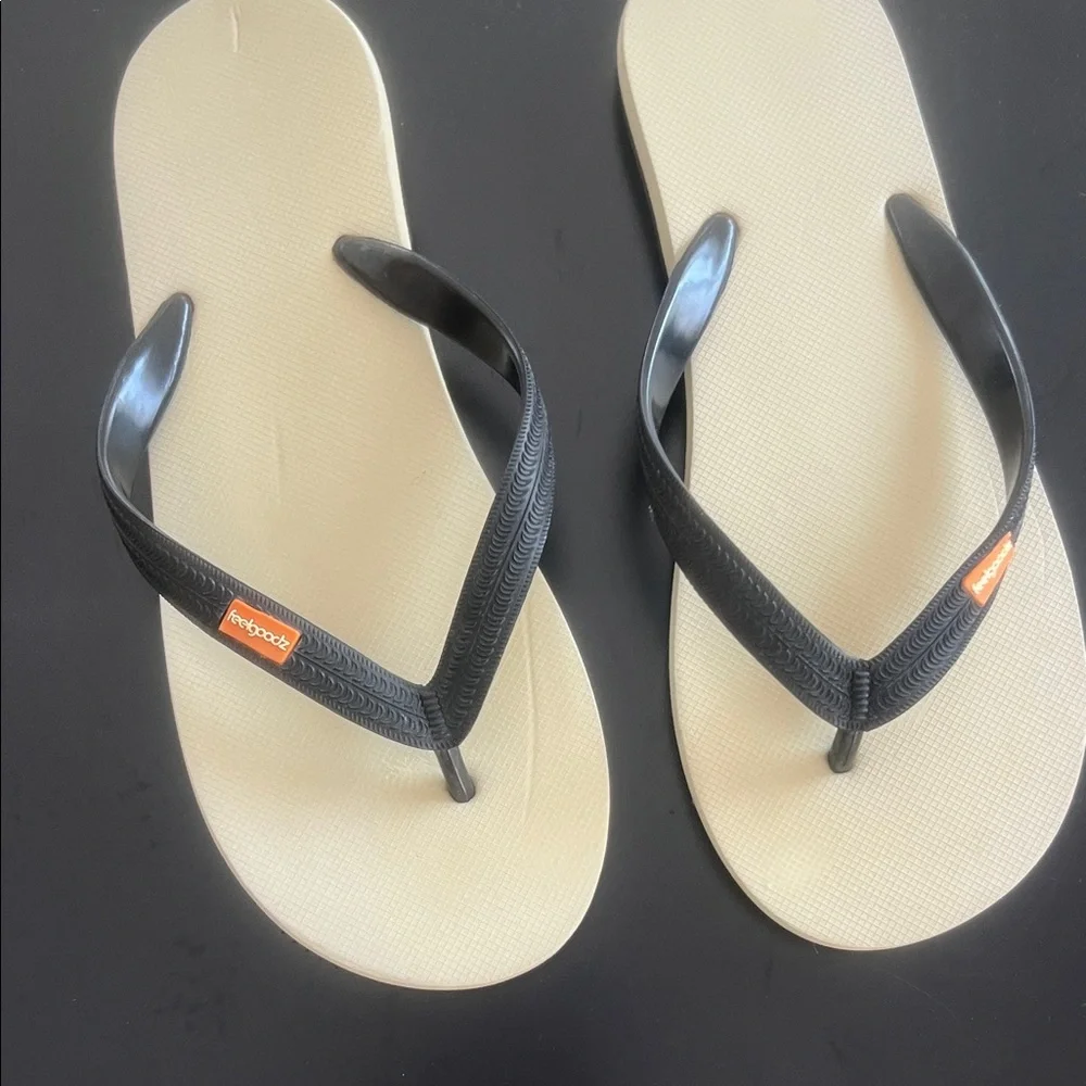 Havaianas Black and Beige Sandals - Picture 1 of 4